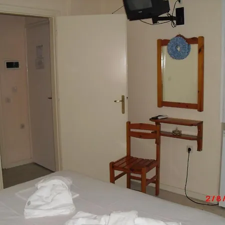 Kangaroo Aparthotel Mola Kalyva