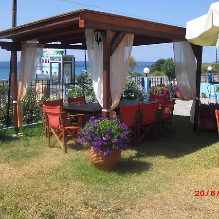 Kangaroo Aparthotel Mola Kalyva
